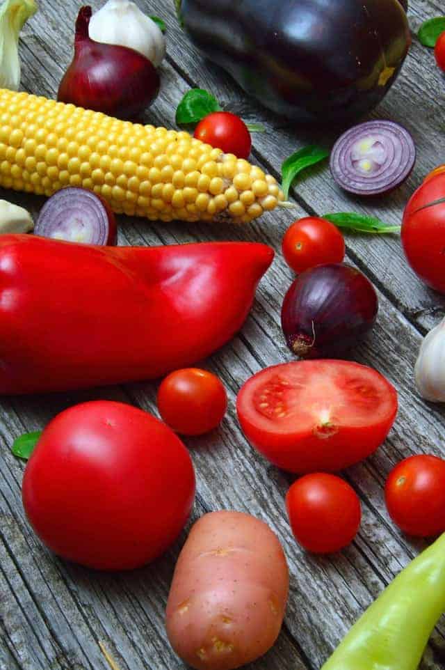 pimentão, tomate, inhame, pepino